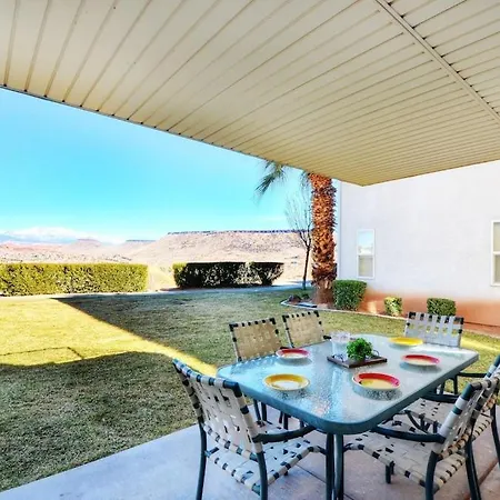 704 Main Level 3 Bd Unit In Las Palmas, Shared Pool And Hot Tub, Great Clubhouse Amenities